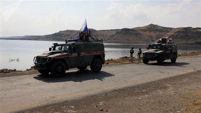 الشرطة العسكرية الروسية تبدأ دوريات في شمال شرق منبج في سوريا