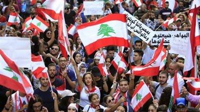 عاجل.. متظاهرون لبنان يدعون للنزول إلى الشوارع لتحقيق كافة المطالب
