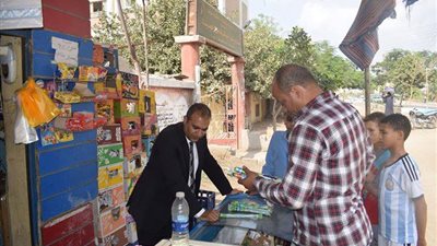 حملات لضبط الأسواق ودهان أعمدة الإنارة بمركز أبوقرقاص بالمنيا