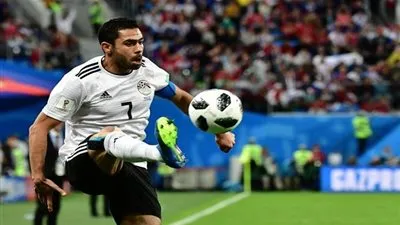 أول رد فعل من أحمد فتحي بعد أزمة شارة المنتخب