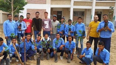 ضمن المبادرة الرئاسية: طلاب زراعة القناة يغرسون الأشجار بقرية الفردان 