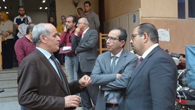 رئيس جامعة الفيوم يتفقد مستشفى مصطفى حسن لطب وجراحة الأطفال