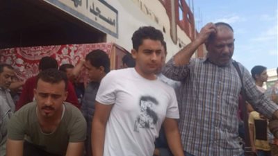 أهالي العاشر من رمضان يشيعون جثمان الطفلة ضحية الأمطار (صور)