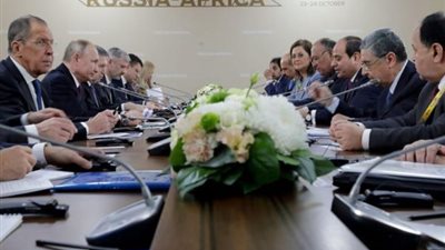 السيسي وبوتين يؤكدان التزامهما بالحلول السياسية للأزمات الإقليمية