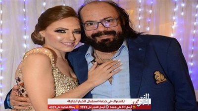شاهد.. إيمي طلعت زكريا وشقيقها إمام قبر والدهما في عيد ميلادها
