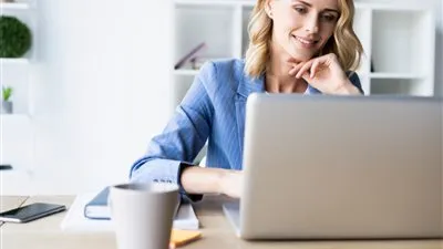 من قواعد الاتيكيت.. تعرفي على أسلوب الضيافة الصحيح في مكاتب العمل