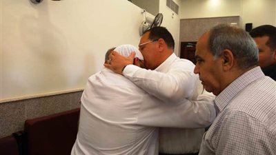 محافظ الشرقية يطمئن على الحالة الصحية للطفلة وفاء بعد تعرضها لسقوط جسم ثقيل على الرأس  