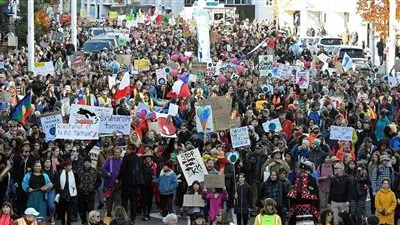 آلاف يتظاهرون احتجاجا على التقاعس السياسي في كندا