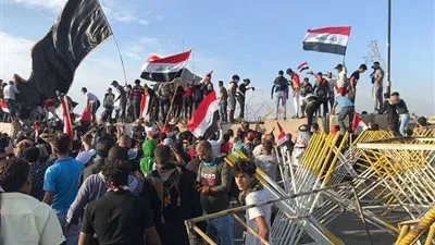 المحتجون العراقيون ينفذون اعتصاما مفتوحا في ساحة الحبوبي وسط الناصرية