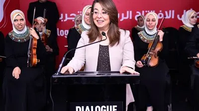 السيسي أول المكتتبين في 