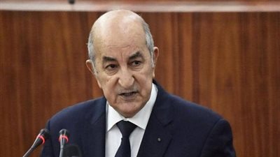 رئيس الوزراء الجزائري السابق يقدم ملف ترشحه للانتخابات الرئاسية