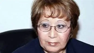 أستاذ إعلام: 