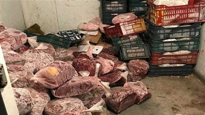 ضبط 1.158 طن لحوم غير صالحة بمخزن تابع لأحد المطاعم بمدينة نصر