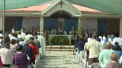 المدبر الرسولي للبطريركية اللاتينية يحتفل بعيد السيدة العذراء بدير رافات 