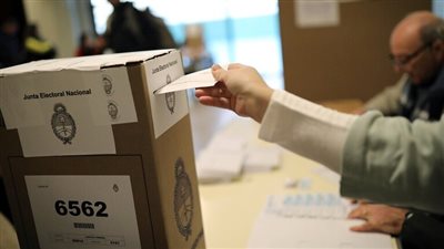 بدء التصويت في الانتخابات الرئاسية والبرلمانية بالأرجنتين 