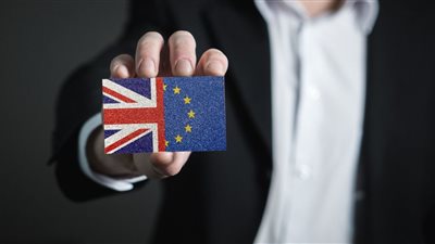 مصدر: الحكومة ستنظر في كل الاحتمالات لإنجاز خروج بريطانيا من الاتحاد الأوروبي