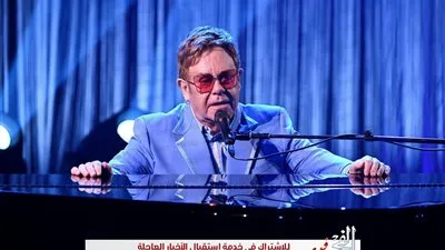 المُغني المثلي إلتون جون يؤجل حفل موسيقي بعد وفاة والدة زوجه