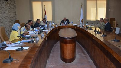 بعد إلغاء اختيار قيادات التعليم والقبض على مدير التعليم في رشوة.. محافظ الوادي الجديد يعيد اختبار قيادات التعليم بنفسه