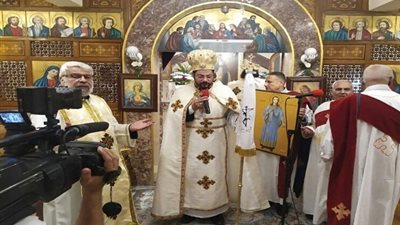 الانبا باخوم يترأس القداس الالهي بكنيسة الايقونة العجائبية في ميامي