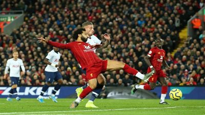 أسطورة مانشستر يونايتد يهاجم محمد صلاح