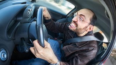 5 أخطاء يقع فيها السائقين أثناء قيادة سياراتهم