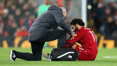 لماذا تدرب محمد صلاح رغم تعرضه للإصابة في مباراة ليفربول ضد توتنهام؟