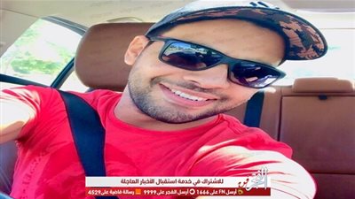 أحمد جمال يعزف على العود ويغني 