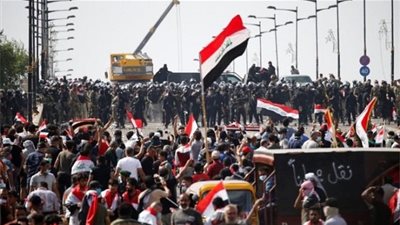 مظاهرات حاشدة في ساحة التحرير العراقية عقب أنباء 