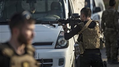 اشتباكات بين عناصر النظام  السوري وموالين للأتراك بمنطقة أبو رأسين