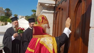 البابا ثيودوروس الثاني يدشين كنيسة صعود العذراء مريم التاريخية في المقبرة (صور) 