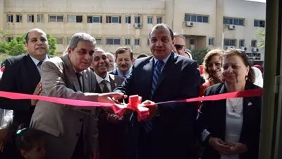 افتتاح معرض يضم 2000 قطعة ملابس بأسعار رمزية لطلاب جامعة بني سويف (صور)