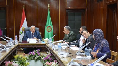 محافظ الدقهلية يوافق على صرف مساعدات مالية وتوفير فرص عمل وعلاج على نفقة الدولة في اللقاء الأسبوعي للمواطنين