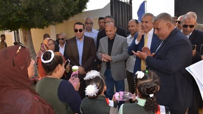 نائب محافظ الإسماعيلية يتفقد مدارس ومستشفى القنطرة شرق 