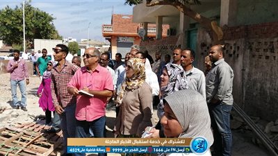 رئيس مدينة سفاجا تعنف مقاول بسبب إشغال الطريق أمام الماره (فيديو وصور) 