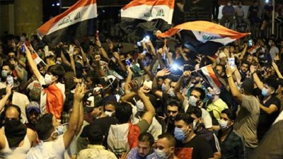 عاجل.. الآلاف يتظاهرون في بغداد مطالبين باستقالة الحكومة