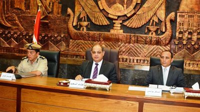 محافظ الغربية يشدد على الانتهاء من مشروعات مياه الشرب والصرف الصحي في مواعيدها المحددة (صور)