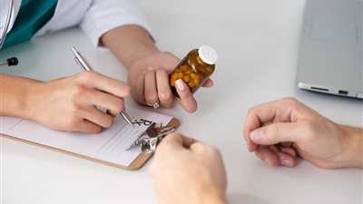 مكافحة الإدمان: إعفاء الموظف من الإحالة للنيابة في حالة واحدة