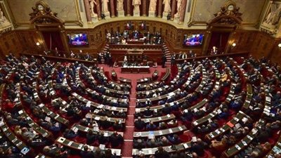 فرنسا تناقش مشروع قانون حظر الحجاب في 