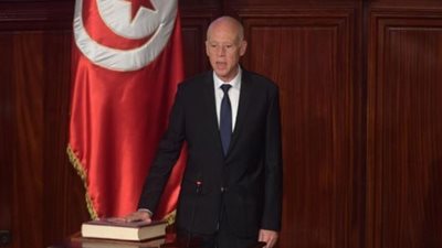 تونس: إقالة وزيري الخارجية والدفاع