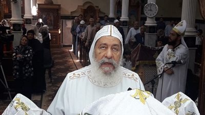 الأنبا شاروبيم يترأس القداس الإلهي بكنيسة مارجرجس بقفط (صور)