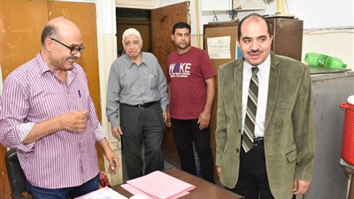 عميد علوم عين شمس يتفقد سير انتخابات اتحاد الطلاب في اليوم الأول