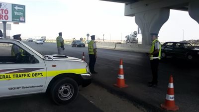 لتحقيق سيولة.. انتشار رجال مرور الجيزة بشوارع أكتوبر