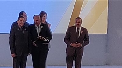 رئيس مدينة بنها يفوز بالمركز الثاني في جائزة مصر للتميز الحكومي (صور)