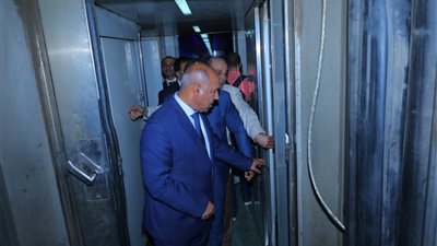 خلال جولته بمحطة مصر..  توجيهات هامة لوزير النقل