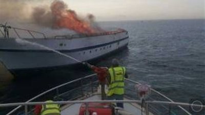 تحمل سياح أمريكان.. التفاصيل الكاملة لحريق مركب سفاري بمرسى علم 