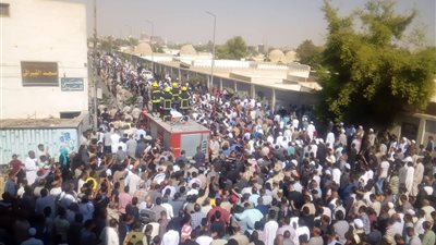 الآلاف يشيعون جثمان رئيس مباحث قوص في قنا (صور)