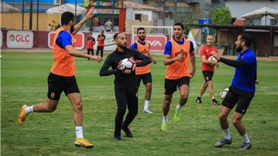 مران الأهلي في الإمارات.. محمود وحيد ينتظم في التدريبات الجماعية ومران قوي للحراس