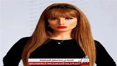 بفستان فوق الركبة.. زينة تغازل جمهورها بإطلالة شفافة