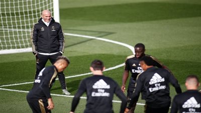 زيدان يستقر على تشكيل ريال مدريد ضد بيتيس