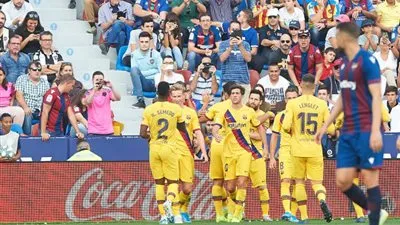 نجم برشلونة يفتح النار على لاعبي البرسا بعد السقوط أمام ليفانتي